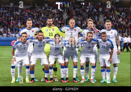 Jan Durica (Slovacchia) Matus Kozacik (Slovacchia) Martin Skrtel (Slovacchia) Tomas Hubocan (Slovacchia) Juraj Kucka (Slovacchia) Peter Pekarik (Slovacchia) Marek Hamsik (Slovacchia) Robert Mak (Slovacchia) Vladimir Weiss (Slovacchia) Ondrej Duda (Slovacchia) Viktor Pecovsky (Slovacchia) Team (Slovacchia) ; 15 giugno 2016 - CALCIO : Uefa euro Francia 2016, gruppo B, Russia 1-2 la Slovacchia a Stade Pierre Mauroy, Lille Métropole, Francia.; Team (Slovacchia) ;(Foto di aicfoto/AFLO) Foto Stock