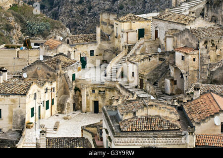 Insediamenti rupestri Sassi di Matera nel Sasso Barisano, Sito Patrimonio Mondiale dell'Unesco, Matera, Italia, Europa Foto Stock