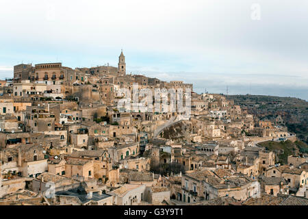 Insediamenti rupestri Sassi di Matera nel Sasso Barisano, Sito Patrimonio Mondiale dell'Unesco, Matera, Italia, Europa Foto Stock