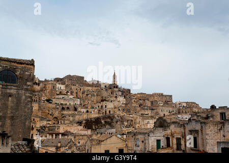 Insediamenti rupestri Sassi di Matera nel Sasso Barisano, Sito Patrimonio Mondiale dell'Unesco, Matera, Italia, Europa Foto Stock