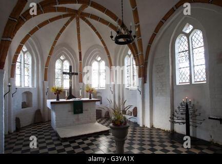 Chiesa di mattoni rossi in Gross Zicker, Moenchgut penisola, Ruegen Island o Rugia Isola, Meclemburgo-Pomerania Occidentale Foto Stock