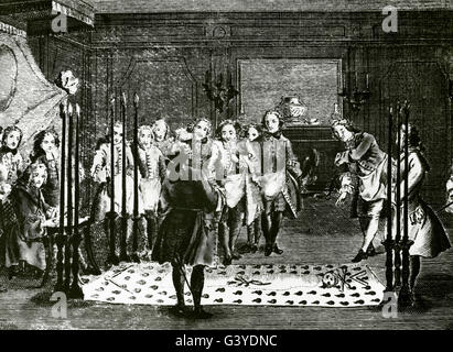 La massoneria. Masonic Lodge meeting nella cerimonia di iniziazione di un nuovo socio. Incisione. Il XVIII secolo. Foto Stock