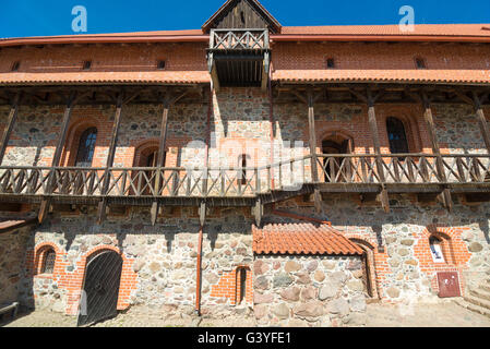 TRAKAI, Lituania - 8 giugno 2016: Vista Castello di Trakai sull isola di Trakai che costruita nel XIV secolo da Kestutis Foto Stock