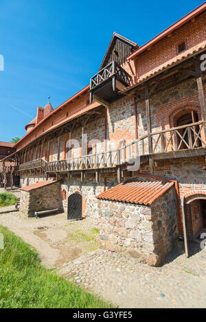 TRAKAI, Lituania - 8 giugno 2016: Vista Castello di Trakai sull isola di Trakai che costruita nel XIV secolo da Kestutis Foto Stock