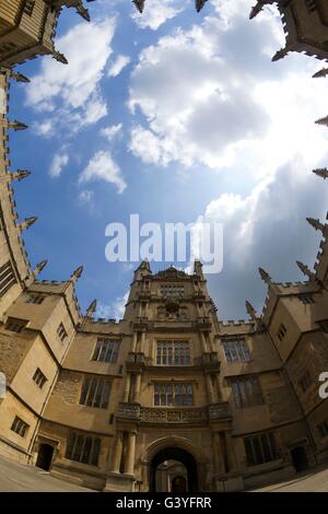 Torre di cinque ordini, vecchie scuole un quadrangolo biblioteca Bodleian, Oxford University, Oxfordshire, Inghilterra, Regno Unito, GB, Europa Foto Stock
