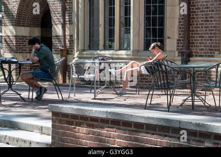 Gli studenti del campus, della Penn State University di Philadelphia, Pennsylvania, STATI UNITI D'AMERICA Foto Stock