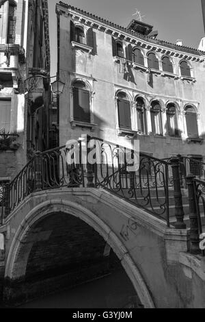 Ponte del Megio, in un angolo tranquillo di Santa Croce, Venezia, Italia Foto Stock