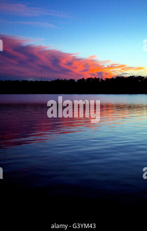 Tramonto sul lago, Conroe, Texas. Foto Stock