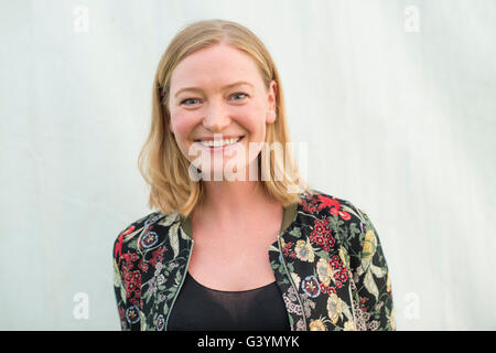 Holly Smale, British YA (giovani Adullt) scrittore di fiction. Il suo primo libro pubblicato, Geek Girl, ha vinto il 2014 Waterstones libro per bambini e del premio è stato nominato per il Roald Dahl Funny Prize 2013. Attualmente sta scrivendo un 6-libro teen fiction series, chiamato anche Geek Girl. A Hay Festival della letteratura e delle arti, Maggio 2016 Foto Stock