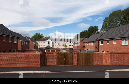 Alloggi accessibili gli sviluppi in Widnes e Runcorn costruito per noleggiare e acquistare da un alloggiamento di associazione. Foto Stock
