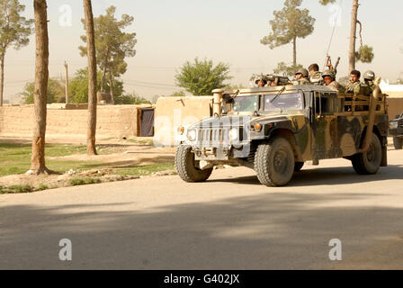 L Esercito nazionale afgano pattuglia di soldati Kandahar City, Afghanistan. Foto Stock