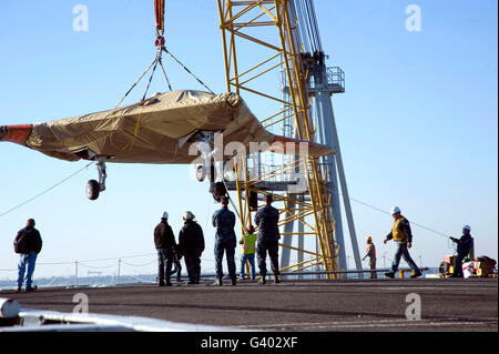 Onload della X-47B Unmanned Combat Air System. Foto Stock