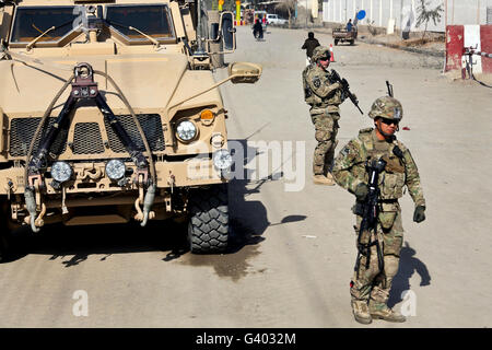 Stati Uniti I soldati dell esercito per garantire la sicurezza in città di Farah, Afghanistan. Foto Stock