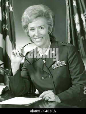 Il Maggiore Generale Jeanne M. Holm, la prima donna generale degli Stati Uniti Air Force. Foto Stock