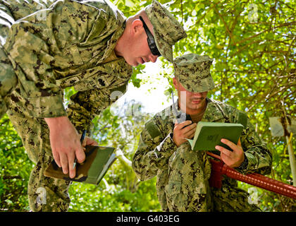 Soldati formazione sulle tattiche di combattimento in Diego Garcia. Foto Stock