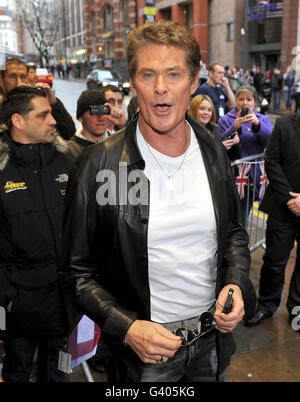 David Hasselhoff arriva al Teatro dell'Opera per le audizioni di Manchester del Got Talent britannico. Foto Stock