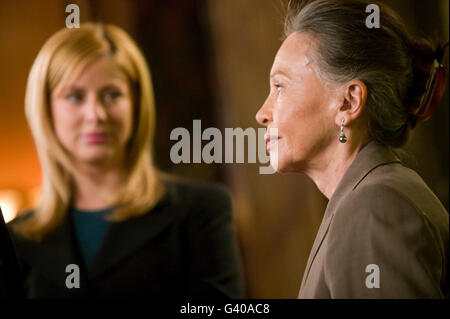 8 Maggio 2006 - North Bergen, NJ - attrice Leslie Caron (R) le riprese tv show legge & ordine Foto Stock