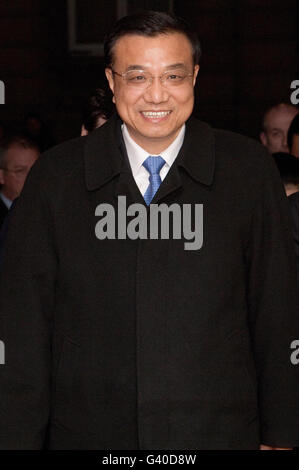 Il Vice Premier cinese li Keqiang prima di un incontro con il Cancelliere dello scacchiere George Osborne (non raffigurato) alla Mansion House nel centro di Londra. Foto Stock