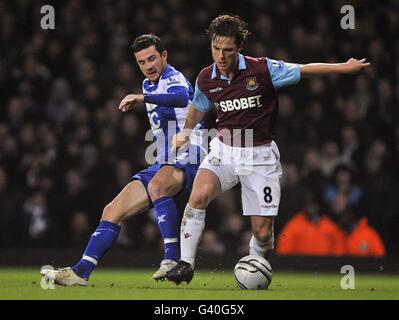 Calcio - Carling Cup - Semifinale - prima tappa - West Ham United / Birmingham City - Upton Park. Barry Ferguson di Birmingham (a sinistra) e Scott Parker di West Ham United (a destra) Foto Stock