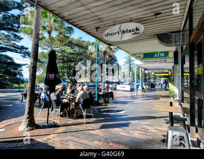 Caffè e negozi lungo Terralong Street, Kiama, Illawarra Costa, Nuovo Galles del Sud, NSW, Australia Foto Stock