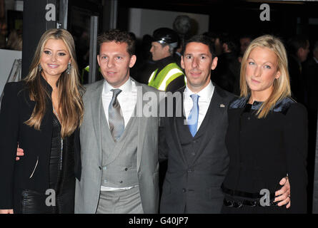 Sviluppa Nick e Christian Candy con i loro partner Holly Valance (a sinistra) e Emily Candy arrivano per un ricevimento a One Hyde Park, un nuovo esclusivo complesso residenziale e commerciale che è stato ufficialmente lanciato oggi nel centro di Londra. Foto Stock