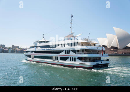 Crociere Captain Cook barca lasciando Circular Quay, Sydney, Nuovo Galles del Sud, Australia Foto Stock