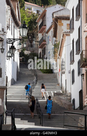 Vicolo con scale nel quartiere Realejo, città di Granada, Andalusia, Spagna, Europa Foto Stock