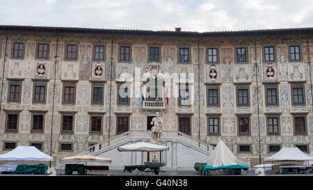 Edificio bellissimo, Università su Piazza dei Cavalieri. Pisa, Italia Foto Stock