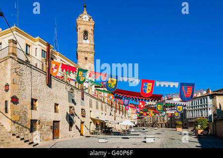 Centro storico arredato per le feste medievali. Vitoria-Gasteiz, Álava, Paese Basco, Spagna, Europa Foto Stock