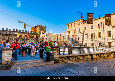 Centro storico arredato per le feste medievali. Vitoria-Gasteiz, Álava, Paese Basco, Spagna, Europa Foto Stock