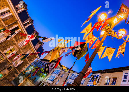 Centro storico arredato per le feste medievali. Vitoria-Gasteiz, Álava, Paese Basco, Spagna, Europa Foto Stock