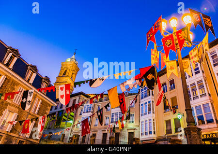 Centro storico arredato per le feste medievali. Vitoria-Gasteiz, Álava, Paese Basco, Spagna, Europa Foto Stock