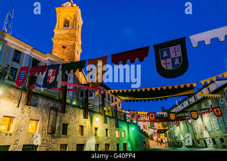 Centro storico arredato per le feste medievali. Vitoria-Gasteiz, Álava, Paese Basco, Spagna, Europa Foto Stock