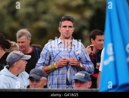 Il Kevin Pietersen d'Inghilterra è visto al Melbourne Park guardando il Tennis durante il giorno uno degli Australian Open 2011 al Melbourne Park di Melbourne, Australia. Foto Stock