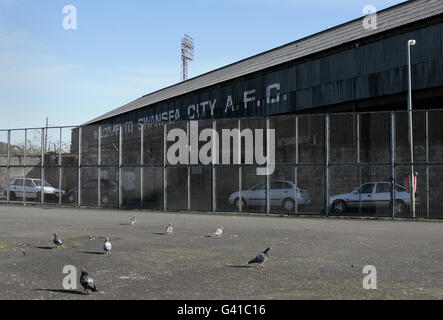 Una vista generale del sito della ex casa di Swansea City Football Club, il campo di attacco. Utilizzato dal club dal 1912 al 2005 quando il club si trasferì all'attuale Liberty Stadium. Lo stadio è in disuso Foto Stock