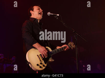 James Dean Bradfield dei Manic Street Preachers che si esibiscono alla O2 Brixton Academy nel sud di Londra. Foto Stock