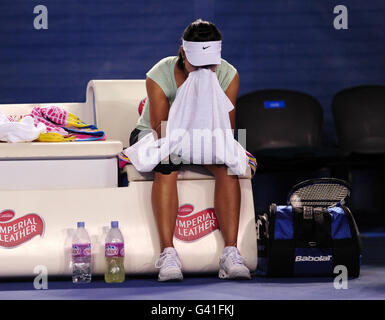 Il cinese li Na si guarda espulso dopo la partita durante il tredici giorno dell'Australian Open 2011 al Melbourne Park di Melbourne, Australia. Foto Stock