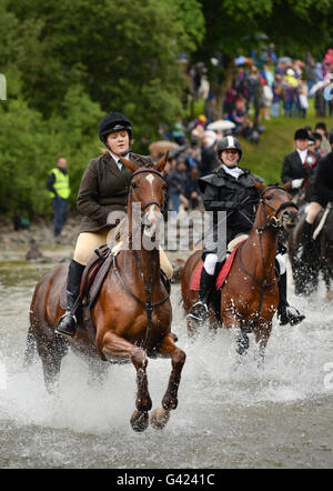 Selkirk, Scottish Borders, UK. 17 giu 2016. Selkirk Equitazione comune si svolge il secondo venerdì dopo il primo lunedì di giugno Selkirk Equitazione comune commemora come, dopo la disastrosa Battaglia di Flodden nel 1513 da ottanta uomini che ha lasciato la città, uno solo - Fletcher - cuscinetto restituito a catturato bandiera inglese. La leggenda narra che ha gettato la bandiera sulla sua testa per indicare che tutti gli altri uomini di Selkirk era stato abbattuto. Credito: Jim Gibson/Alamy Live News Foto Stock