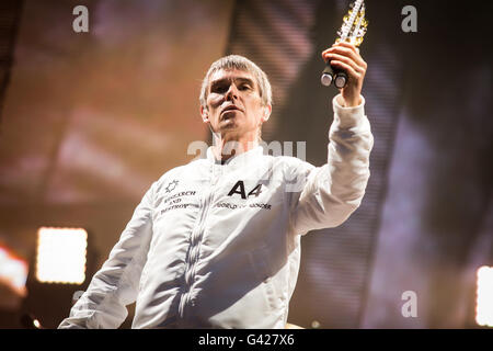 Manchester, Regno Unito. 17 Giugno, 2016. Le rose di pietra (Ian Brown, John Squire, Mani e Reni) eseguire all'Etihad Stadium di Manchester sulla loro 2016 residenza presso la sede Credito: Myles Wright/ZUMA filo/Alamy Live News Foto Stock