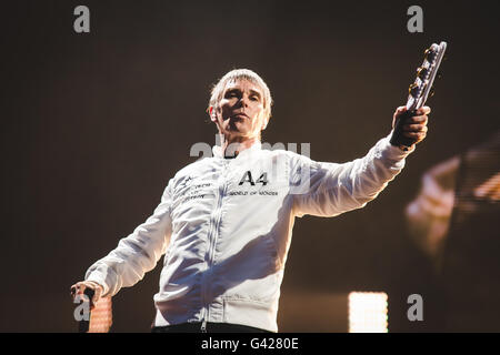 Manchester, Regno Unito. 17 Giugno, 2016. Le rose di pietra (Ian Brown, John Squire, Mani e Reni) eseguire all'Etihad Stadium di Manchester sulla loro 2016 residenza presso la sede Credito: Myles Wright/ZUMA filo/Alamy Live News Foto Stock