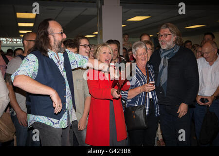 Birmingham, Regno Unito. Il 18 giugno, 2016. . Il 18 giugno, 2016. Hairy Bikers e Carol Klein di aprire la presentazione al pubblico © steven roe/Alamy Live News Credito: Steven roe/Alamy Live News Foto Stock