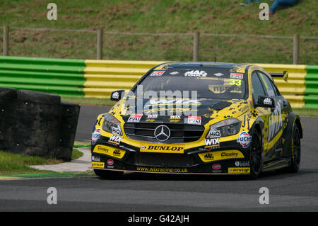 Darlington, Regno Unito, 18 giugno 2016. Adam Morgan di WIX corse prendendo parte in libera pratica durante il BTCC incontro a Croft. Credito: Colin Edwards / Alamy Live News Foto Stock