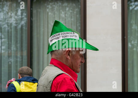 Londra: Protesta contro Yulin carne di cane Festival fuori l'ambasciata cinese ha attratto centinaia di attivisti e proprietari di cani Foto Stock