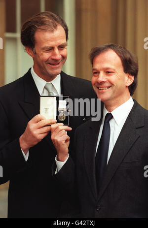 Il dottor Michael Stroud riceve OBE Foto Stock