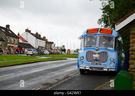 1958 bedford sb3 duple vega charabanc heartbeat bus country tour goathland North Yorkshire England Regno Unito aidensfield Foto Stock