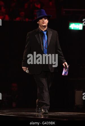 Brit Awards 2011 - Mostra - Londra. Boy George sul palco durante i 2011 Brit Awards alla O2 Arena di Londra. Foto Stock