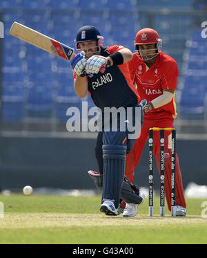 Cricket - Coppa del mondo ICC 2011 - Warm Up Match - Inghilterra / Canada - Khan Shaheb Osman Ali Stadium. Matt Priore d'Inghilterra in azione durante la partita di riscaldamento al Khan Shaheb Osman Ali Stadium di Fatullah, Bangladesh. Foto Stock