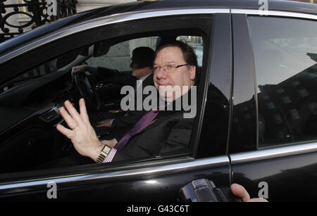 Brian Cowen si erge verso il basso Foto Stock