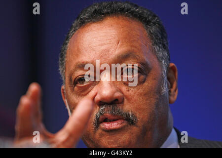 Il reverendo Jesse Jackson parla a Dublino al lancio della Equality and Rights Alliance Roadmap per una società irlandese migliore e più equa oggi al centro della Conferenza del Castello di Dublino. Foto Stock