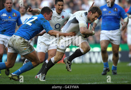 Mark Cueto in Inghilterra ha ottenuto il terzo tentativo durante la partita RBS 6 Nations a Twickenham, Londra. Foto Stock